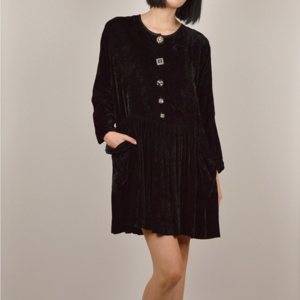 Black velvet dress with pockets